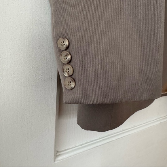 Men's Valentino Vintage 1985 Tan Blazer Size 42 Fully Lined, 2 Button, No Vent - Picture 7 of 11